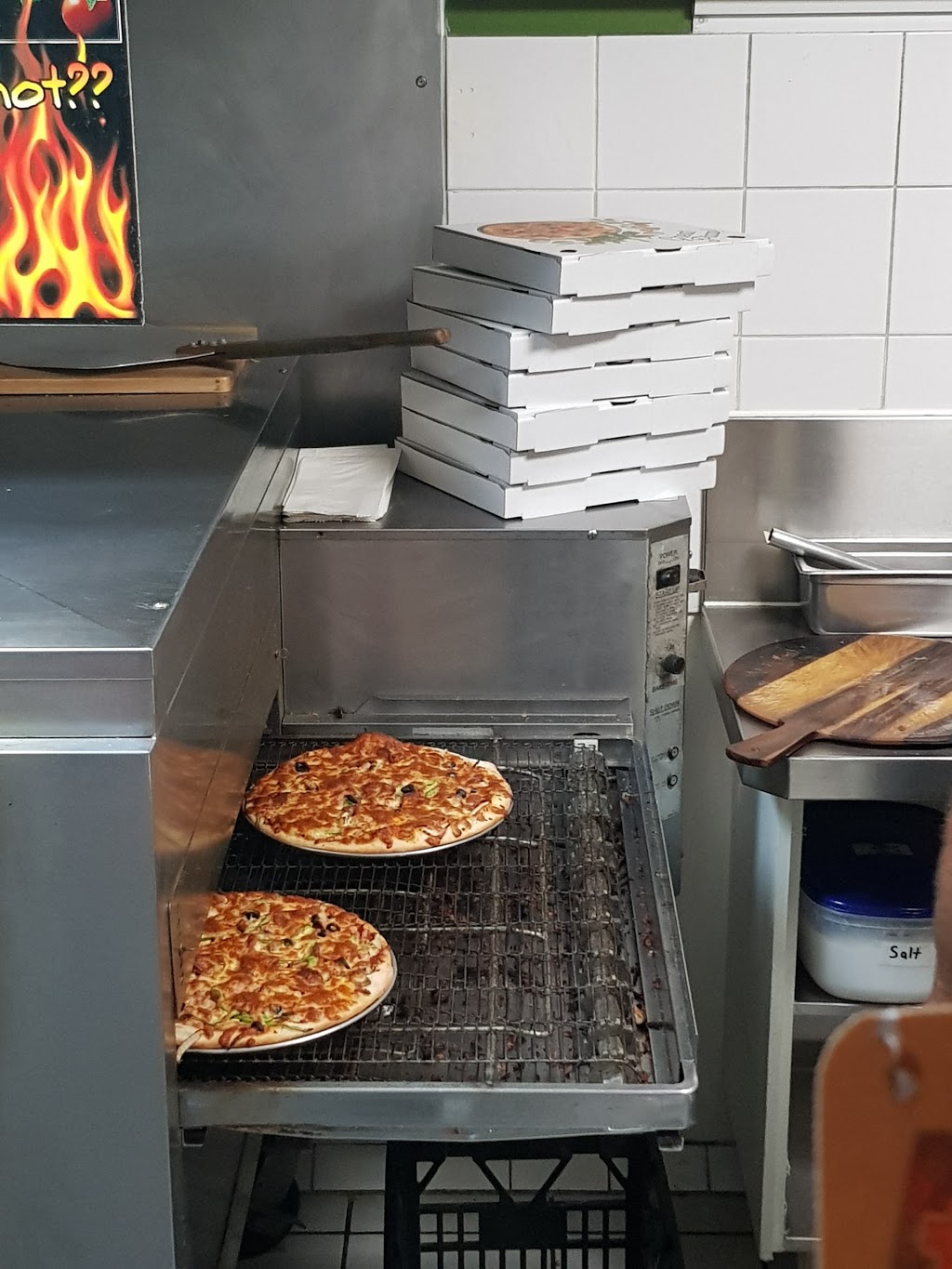 Smithys Pizza | meal takeaway | 2/355 Charlton Esplanade, Scarness QLD 4655, Australia | 0741248884 OR +61 7 4124 8884