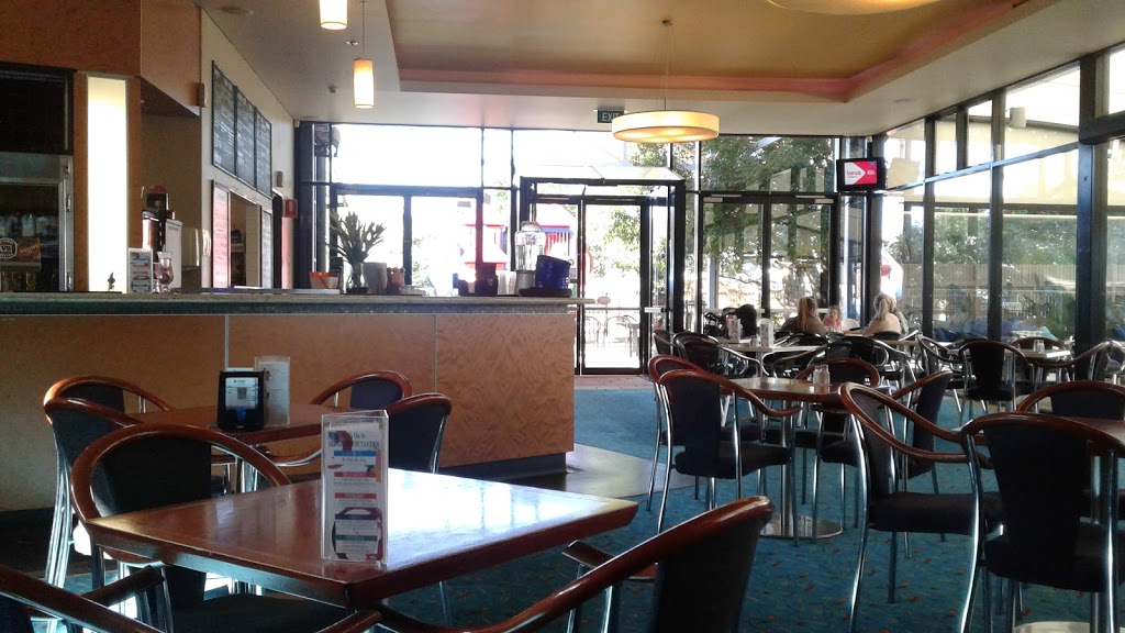 Salamander Tavern | restaurant | 7 Town Centre Circuit, Salamander Bay NSW 2317, Australia | 0249820550 OR +61 2 4982 0550
