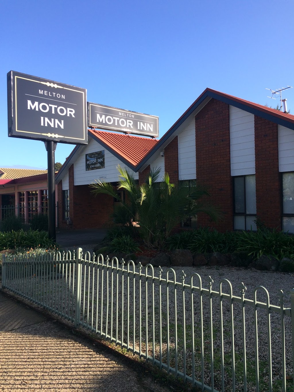 Melton Motor Inn | lodging | 344 High St, Melton VIC 3337, Australia | 0397435599 OR +61 3 9743 5599