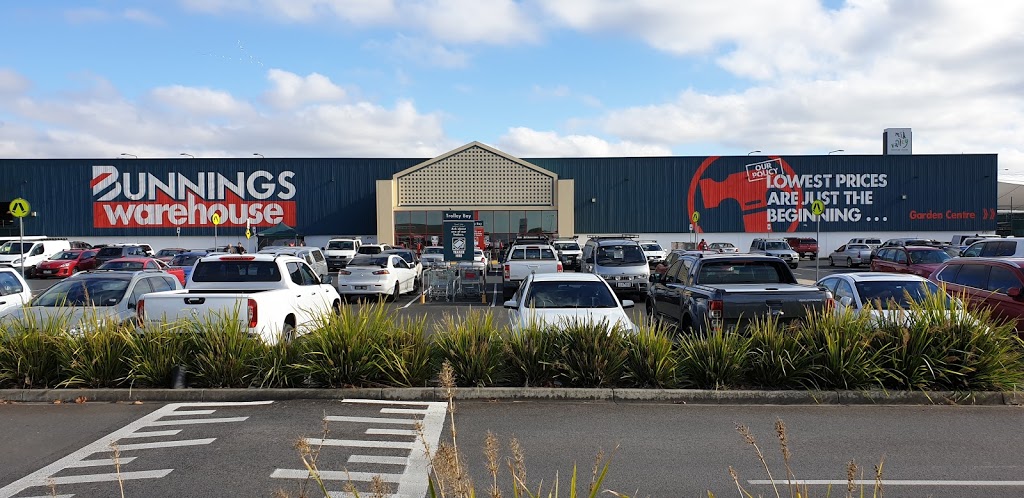 Bunnings Morwell | hardware store | Midvalley Shopping Centre, Princes Hwy, Morwell VIC 3840, Australia | 0351315200 OR +61 3 5131 5200