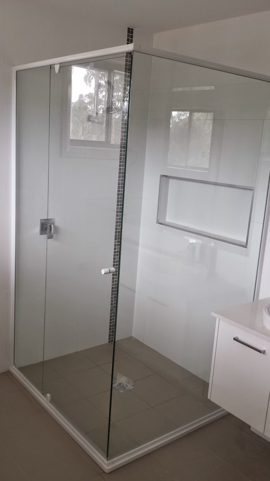 Bay Shower Screens PTY LTD | 2/53 Cranbrook Rd, Batemans Bay NSW 2536, Australia | Phone: (02) 4472 9797