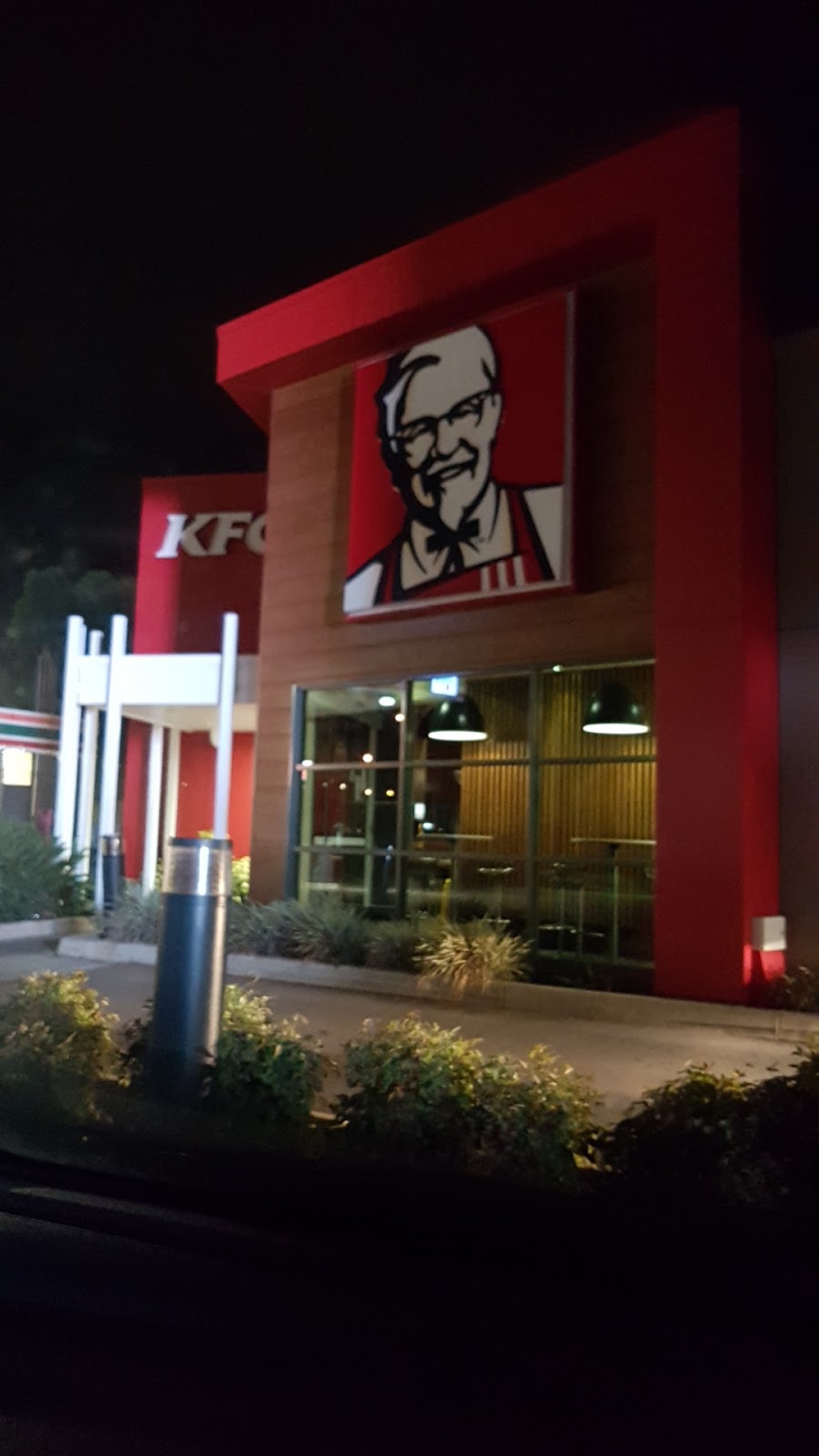 KFC Victoria Point | meal takeaway | 439 Cleveland Redland Bay Road, Victoria Point QLD 4165, Australia | 0732077384 OR +61 7 3207 7384