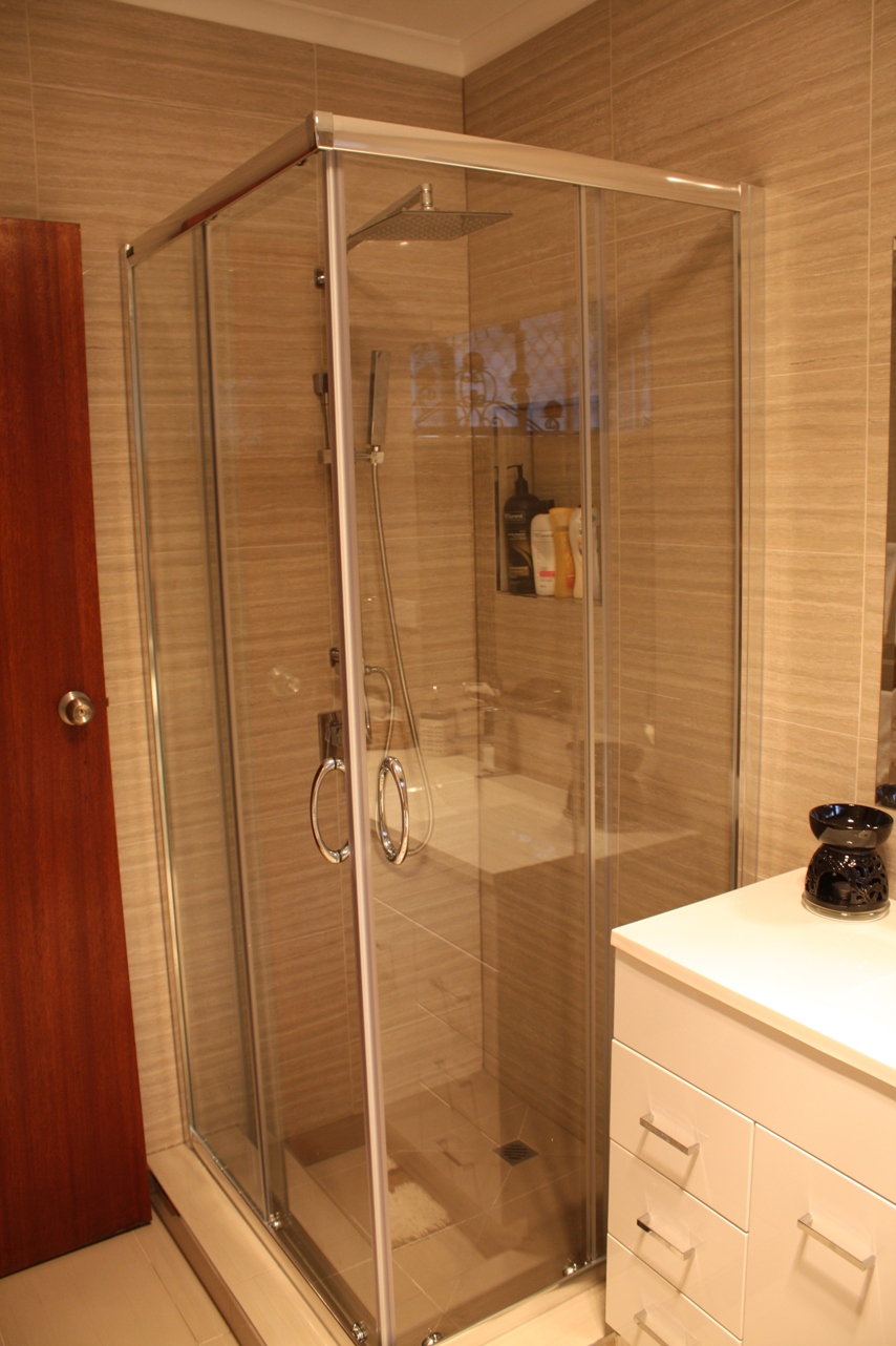 HRDs Showers & Glass | store | 53 Metrolink Circuit, Campbellfield VIC 3061, Australia | 0393039343 OR +61 3 9303 9343