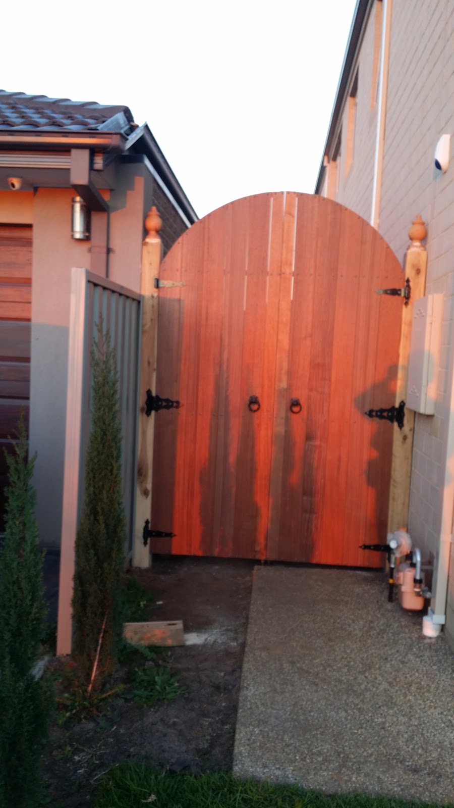 HR Fencing and Decking | 2 Scenery Dr, Clyde North VIC 3978, Australia | Phone: 0410 429 982