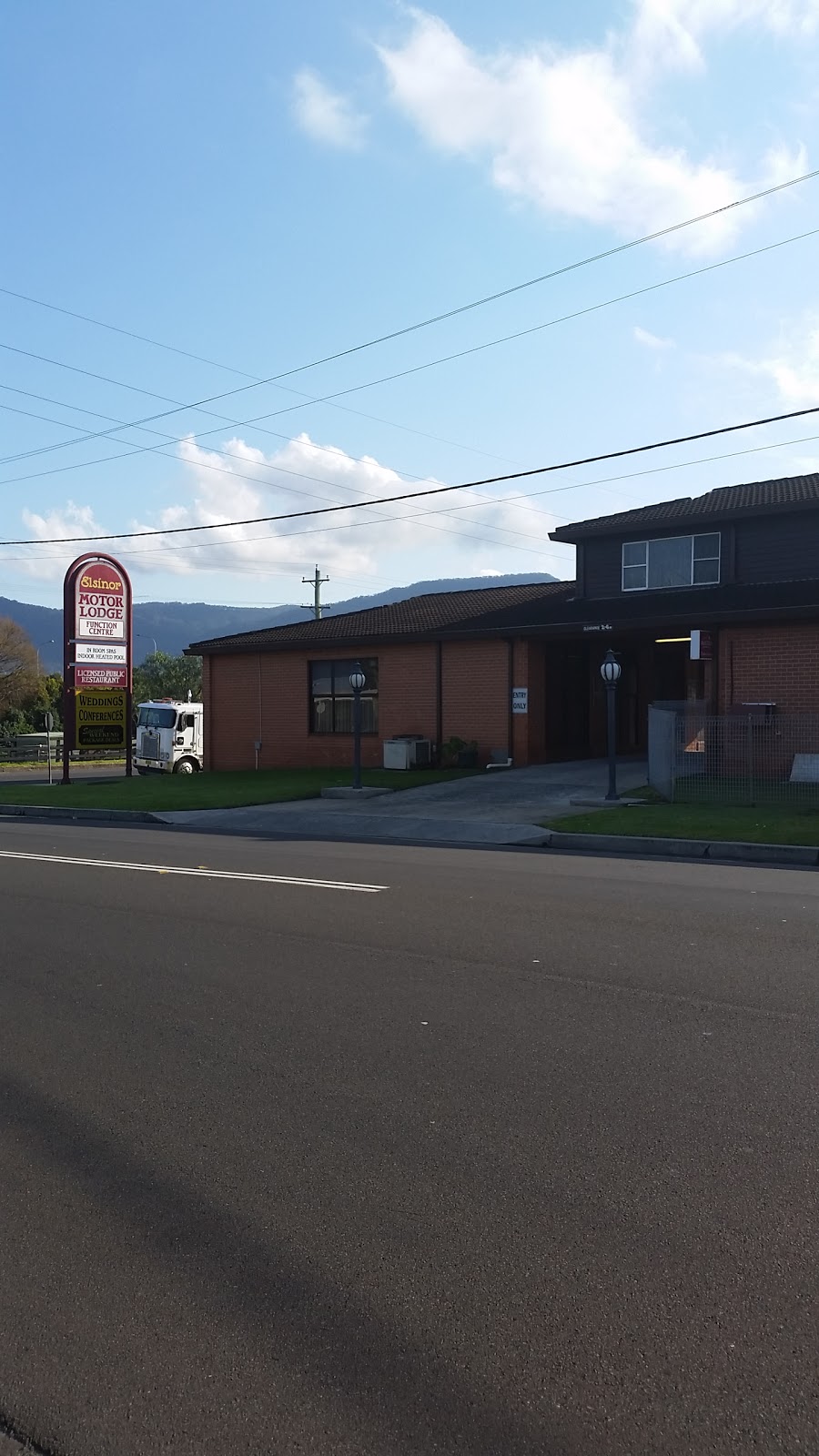 Elsinor Motor Lodge | 376 Prince Edward Drive &, Cnr Kanahooka Rd, Brownsville NSW 2530, Australia | Phone: (02) 4261 3366