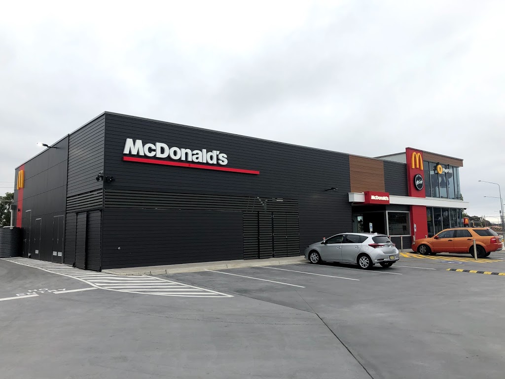 McDonalds Molonglo | restaurant | 3 Kirkpatrick St, Australian Capital Territory 2611, Australia | 0262287200 OR +61 2 6228 7200