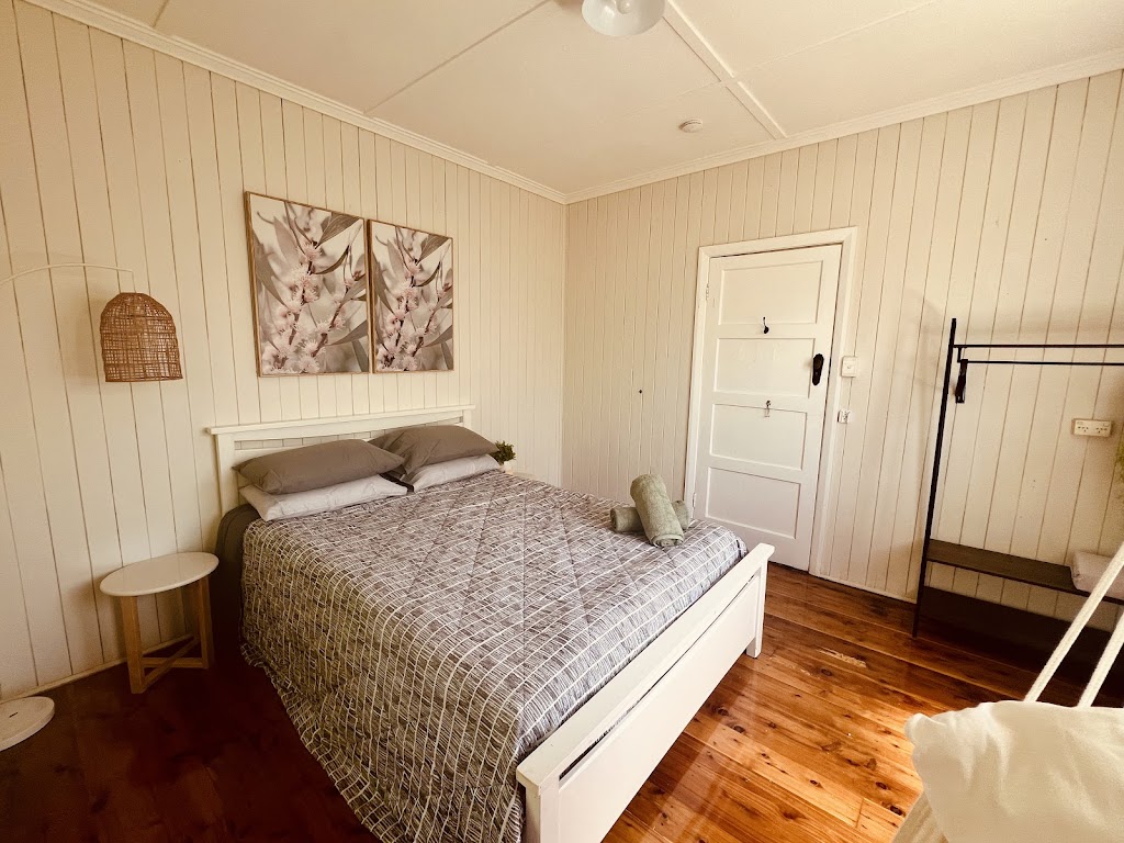 Bottle Tree Cottage | 33 Wicks St, Cunnamulla QLD 4490, Australia | Phone: 0414 760 941