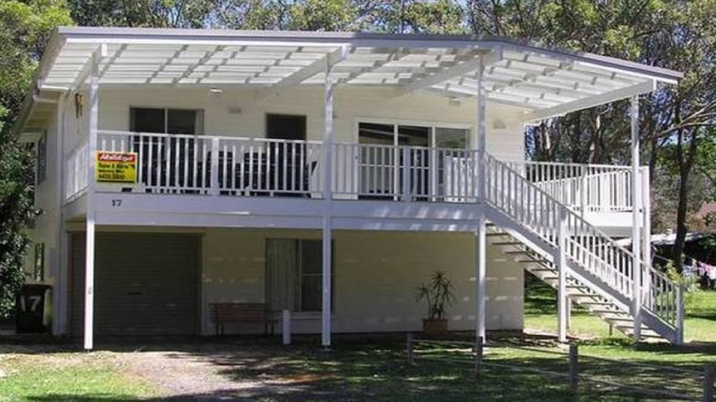 Wonky Pine Beach House | lodging | 17 Matron Porter Dr, Narrawallee NSW 2539, Australia | 0244553833 OR +61 2 4455 3833