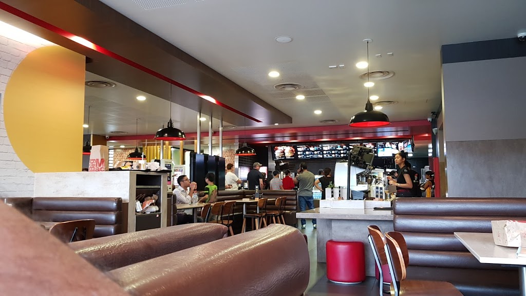 McDonalds Preston II | meal takeaway | Saint Georges Road, Corner Street, 411/423 Bell St, Preston VIC 3072, Australia | 0394800135 OR +61 3 9480 0135