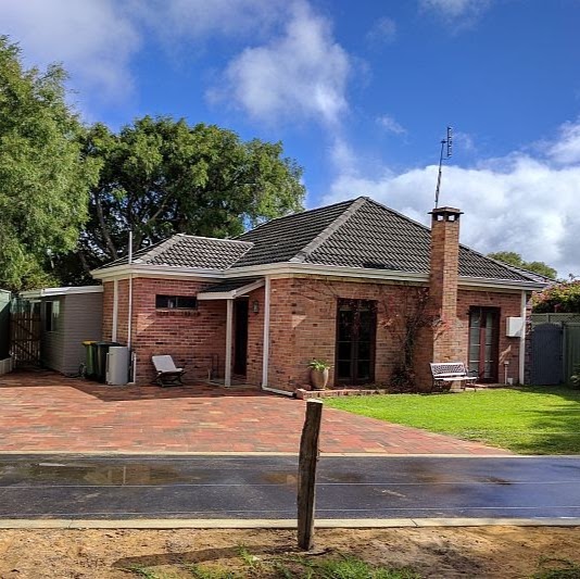 Quindalup Cottage | 6 Wilson Ave, Quindalup WA 6281, Australia | Phone: 0433 335 488