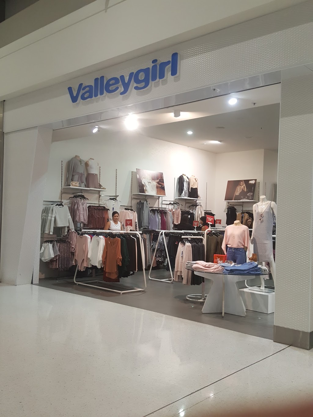 Valleygirl | clothing store | 1-29 Millaroo Dr, Helensvale QLD 4212, Australia | 0755803192 OR +61 7 5580 3192