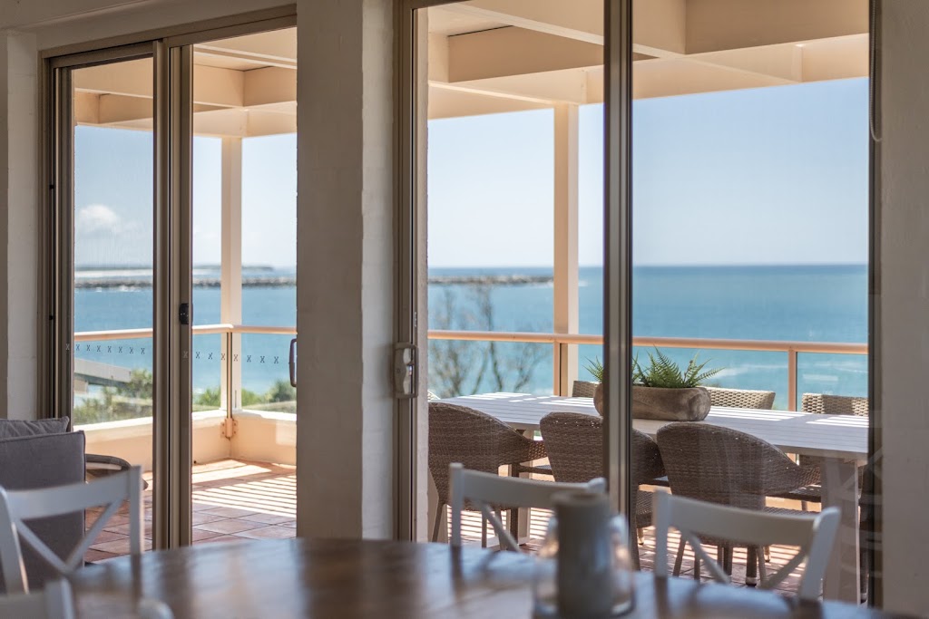 Sandrift Beachside Apartments - Oceanstays | 21 Ocean St, Yamba NSW 2464, Australia | Phone: 1800 963 444