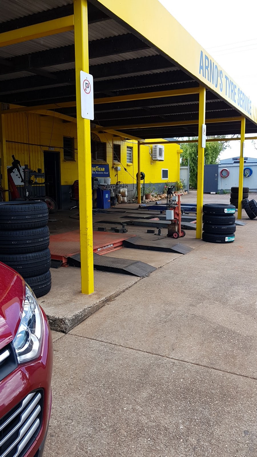 Arnos Tyre Service | car repair | 146 Coonawarra Rd, Winnellie NT 0820, Australia | 0889472190 OR +61 8 8947 2190