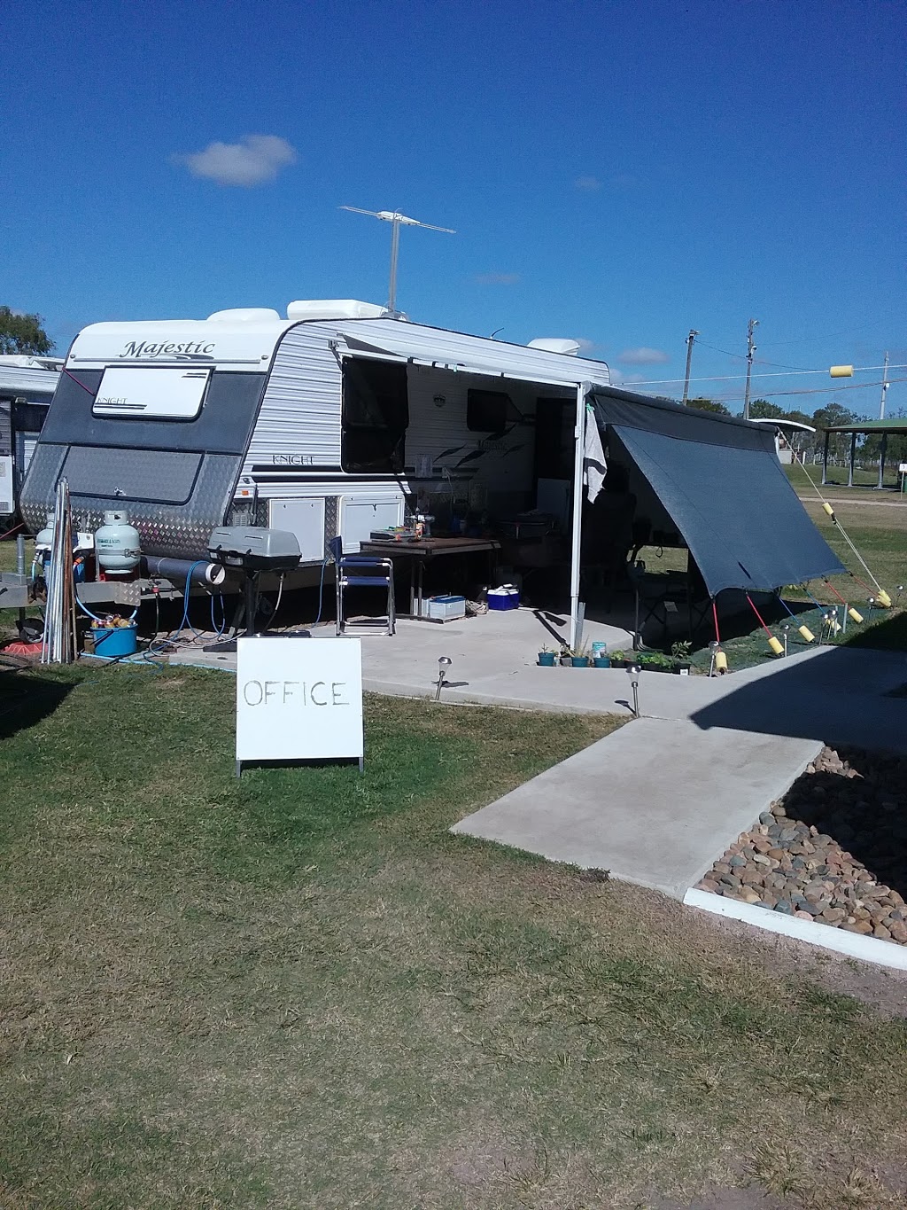 Home Hill Showgrounds | campground | Sixth Ave, Home Hill QLD 4806, Australia | 0414490016 OR +61 414 490 016