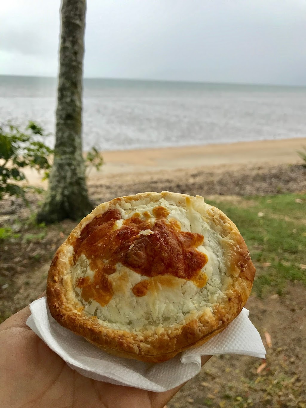 Jesse’s CARDWELL PIES | cafe | Australia, Queensland, Cardwell, Bruce Hwy, LOT 41 | 0740668710 OR +61 7 4066 8710
