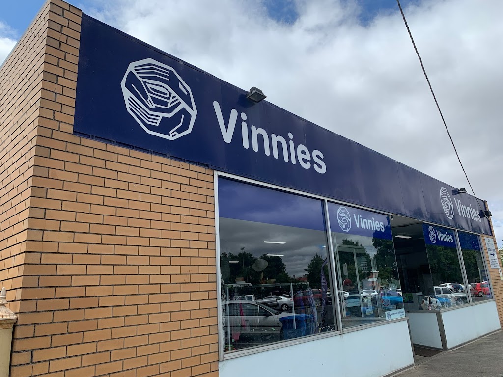 Vinnies Colac |  | 41 Dennis St, Colac VIC 3250, Australia | 0352312738 OR +61 3 5231 2738