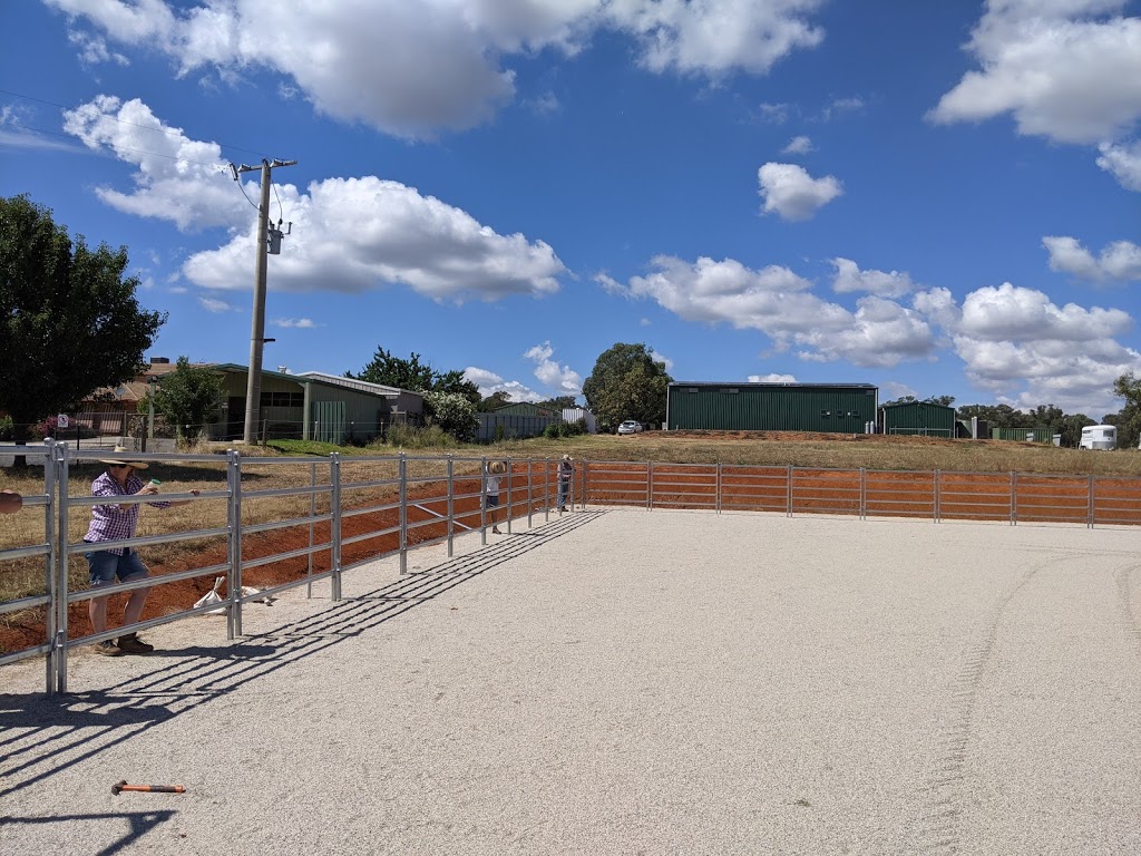 Appletree Equestrian Centre | 131 Gayfer Rd, Chiltern VIC 3683, Australia | Phone: 0408 597 268