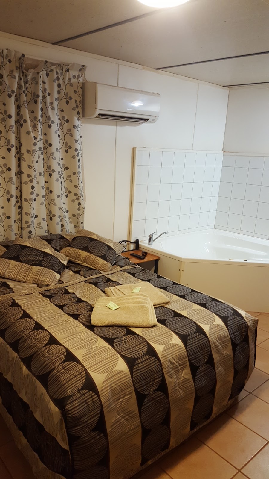 Ampol Overlander Roadhouse | Tourist Drive 354, Hamelin Pool WA 6532, Australia | Phone: (08) 9942 5916