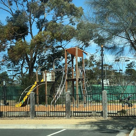 Howard Parker Park and Playground | park | 90-100 Canadian Bay Rd, Mount Eliza VIC 3930, Australia