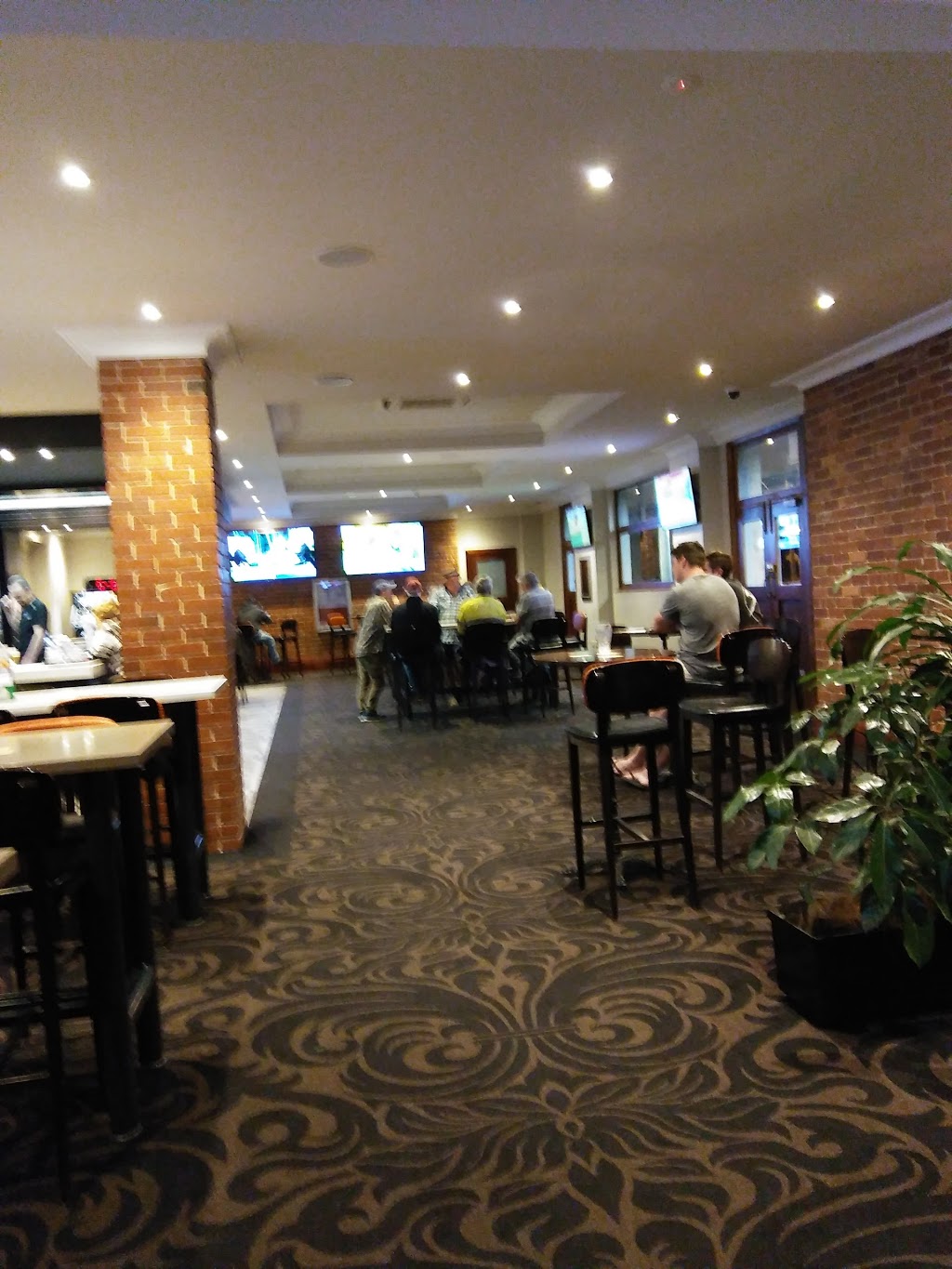 Hotel Queanbeyan | 59 Crawford St, Queanbeyan NSW 2620, Australia | Phone: (02) 6297 3299
