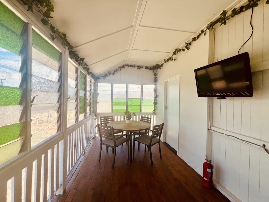 Bottle Tree Cottage | 33 Wicks St, Cunnamulla QLD 4490, Australia | Phone: 0414 760 941