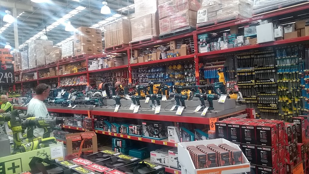 Bunnings Taylors Lakes | hardware store | 430 Melton Hwy, Taylors Lakes VIC 3038, Australia | 0394496000 OR +61 3 9449 6000