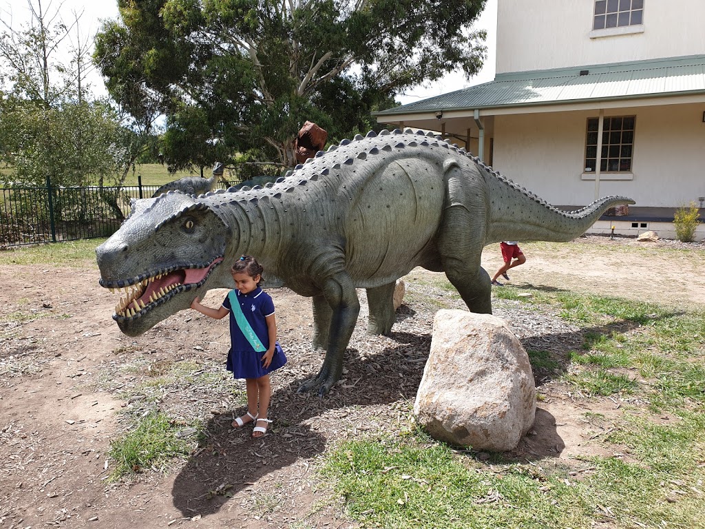 National Dinosaur Museum Crystal Shop | store | 6, Gold Creek Rd, Nicholls ACT 2913, Australia | 0262302655 OR +61 2 6230 2655