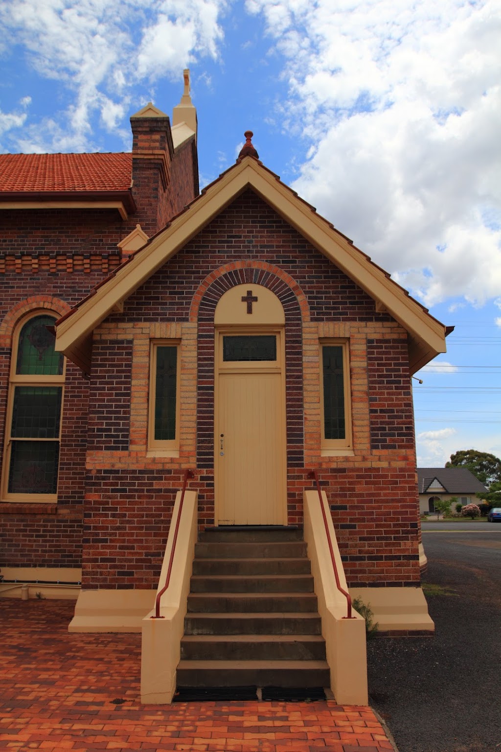 Saint Josephs Catholic Church | church | 142 Cunningham St, Dalby QLD 4405, Australia | 0746624011 OR +61 7 4662 4011