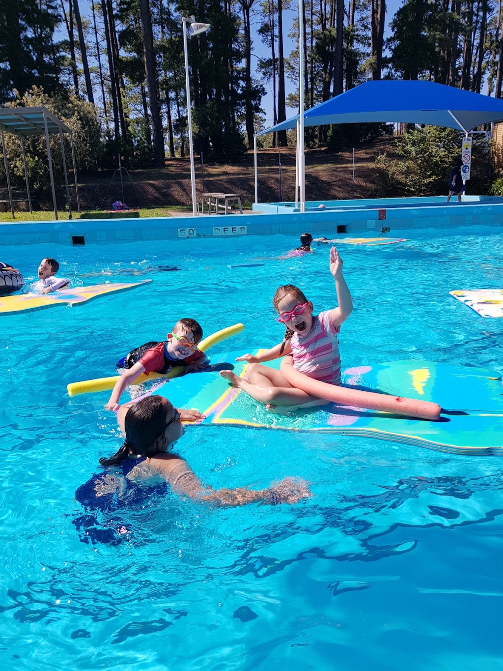 Black Hill Swimming Pool |  | Chisholm St, Black Hill VIC 3350, Australia | 0353205500 OR +61 3 5320 5500