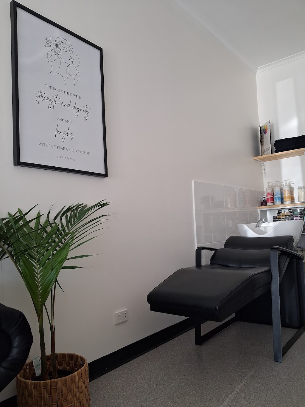 Your Hair Sis | 2342 The Bucketts Way, Booral NSW 2425, Australia | Phone: 0421 033 113