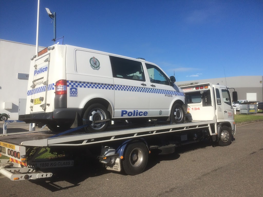 Tandem Towing | 7 Greenhills Ave, Moorebank NSW 2170, Australia | Phone: 0418 293 134