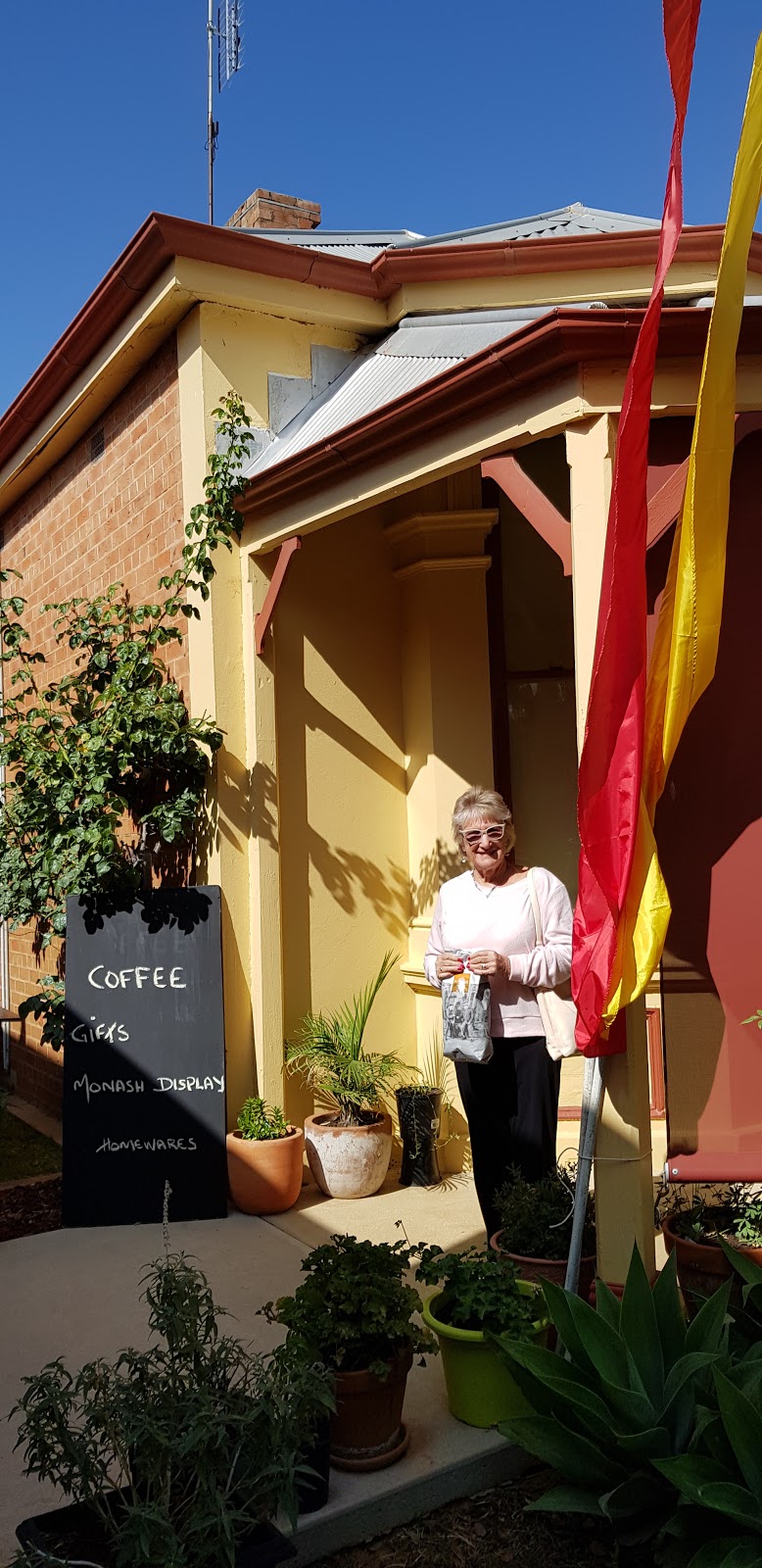 Philippas | cafe | Jerilderie NSW 2716, Australia