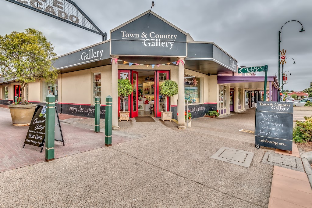 Town & Country Art Gallery Yarragon | 111 Princes Hwy, Yarragon VIC 3823, Australia | Phone: (03) 5634 2229