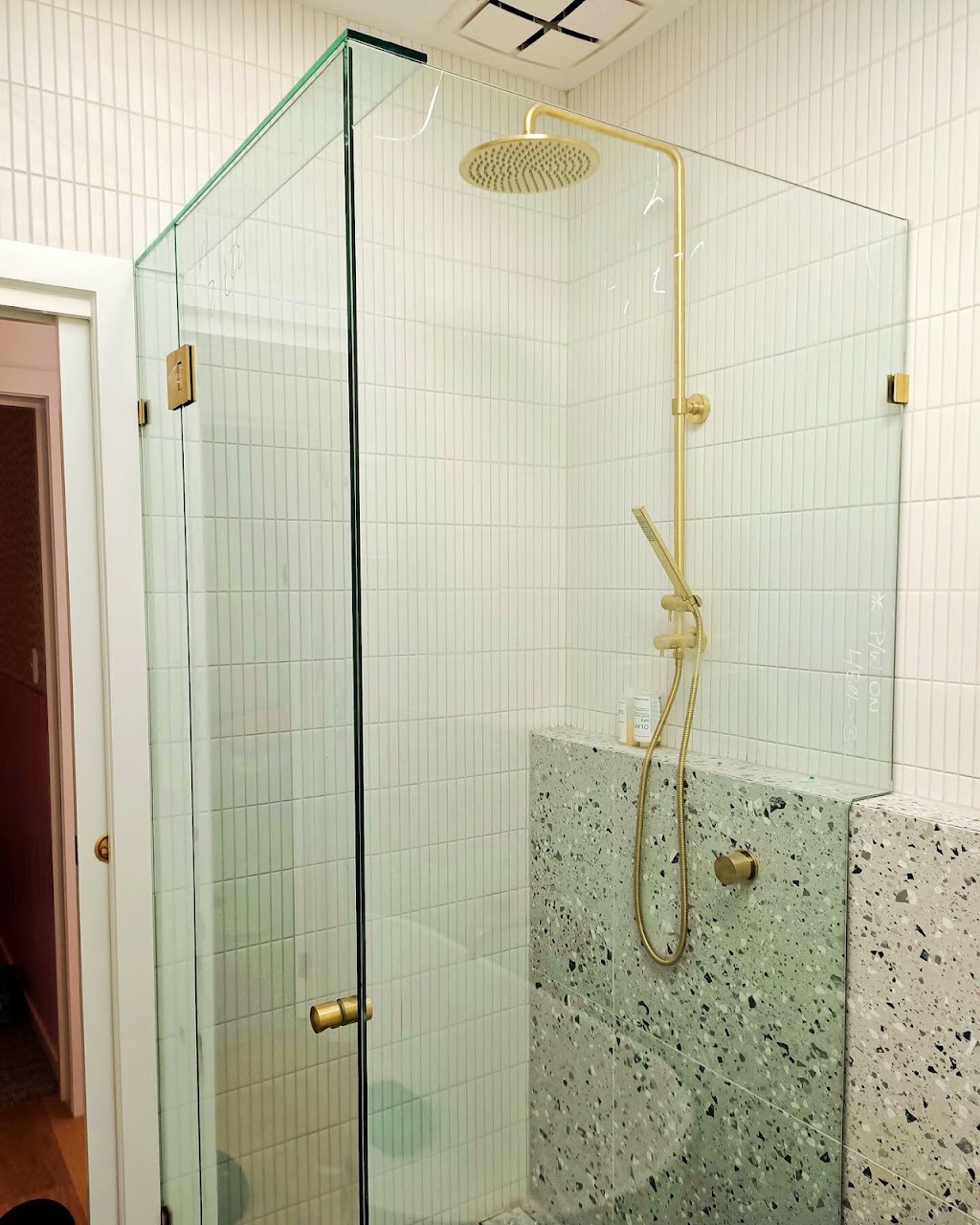 Taranto Windows And Glass | 6 Nellbern Rd, Moorabbin VIC 3189, Australia | Phone: (03) 9532 0555