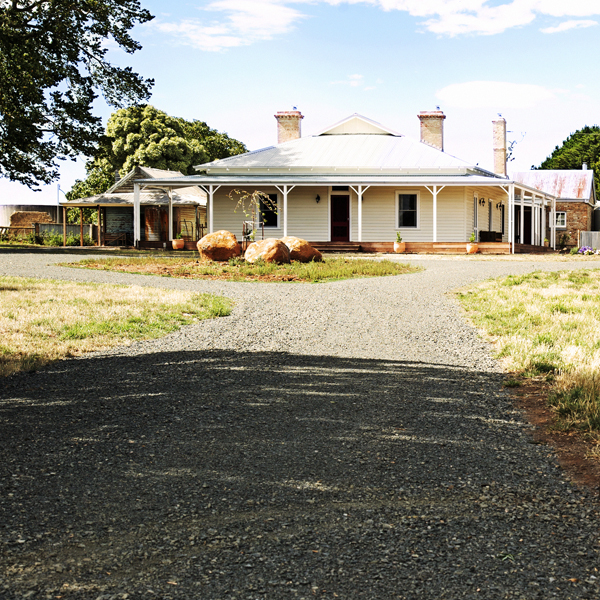 Holcombe Hill Farm | lodging | 662 Porcupine Ridge Rd, Porcupine Ridge VIC 3461, Australia | 0437205900 OR +61 437 205 900