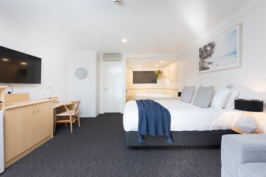 Hotel Forster | 26 The Lakes Way, Forster NSW 2428, Australia | Phone: (02) 6554 8100