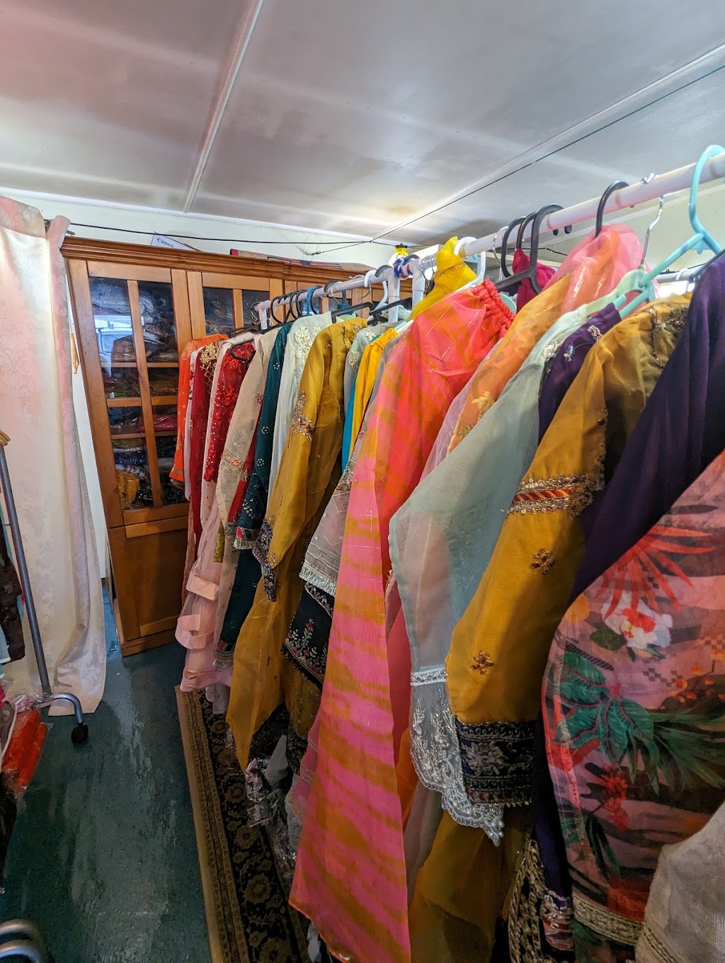 Less & Luxury | 7 Turnberry Cl, Oxley QLD 4075, Australia | Phone: 0469 234 614