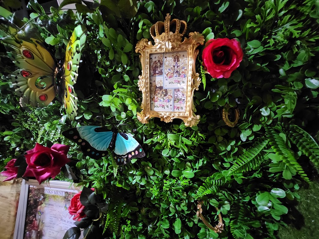 Twisted Wonderland Café | 5 Strouds Rd, Bonville NSW 2450, Australia | Phone: (02) 6653 4766