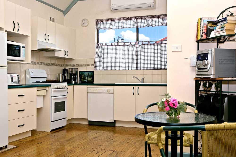 A Colourcity Apartments | lodging | 19A Hamer St, Orange NSW 2800, Australia | 0407480549 OR +61 407 480 549