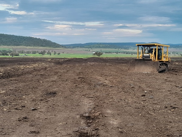 Strasser Earthmoving | 44 Taylor St, Oakey QLD 4401, Australia | Phone: 0423 281 897