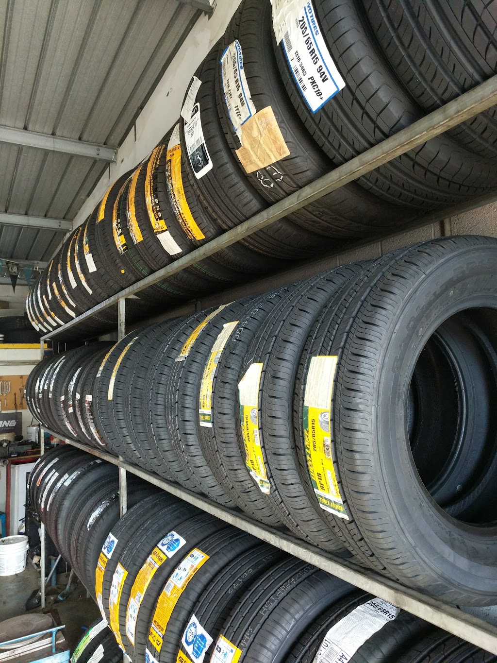 Roadrunner Tyre Service | 11/55 Ourimbah Rd, Tweed Heads NSW 2485, Australia | Phone: (07) 5536 1400