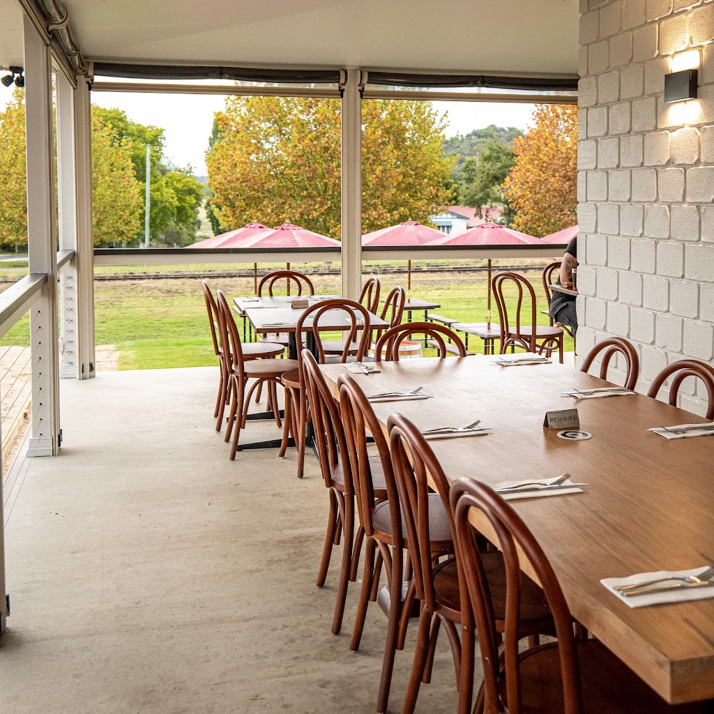 Ballandean Pub & Motel | 1 St Judes Lane Cnr, Eukey Rd, Ballandean QLD 4382, Australia | Phone: (07) 4580 2527