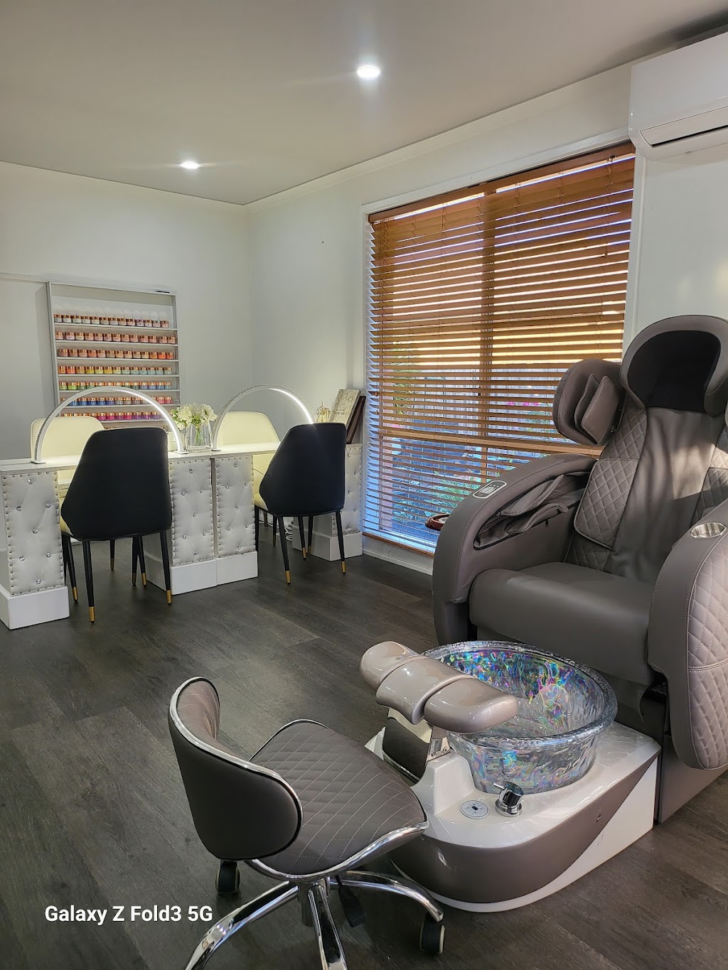 B & B Spa and Nails | 95 Flemington Cres, Werribee VIC 3030, Australia | Phone: 0411 648 239