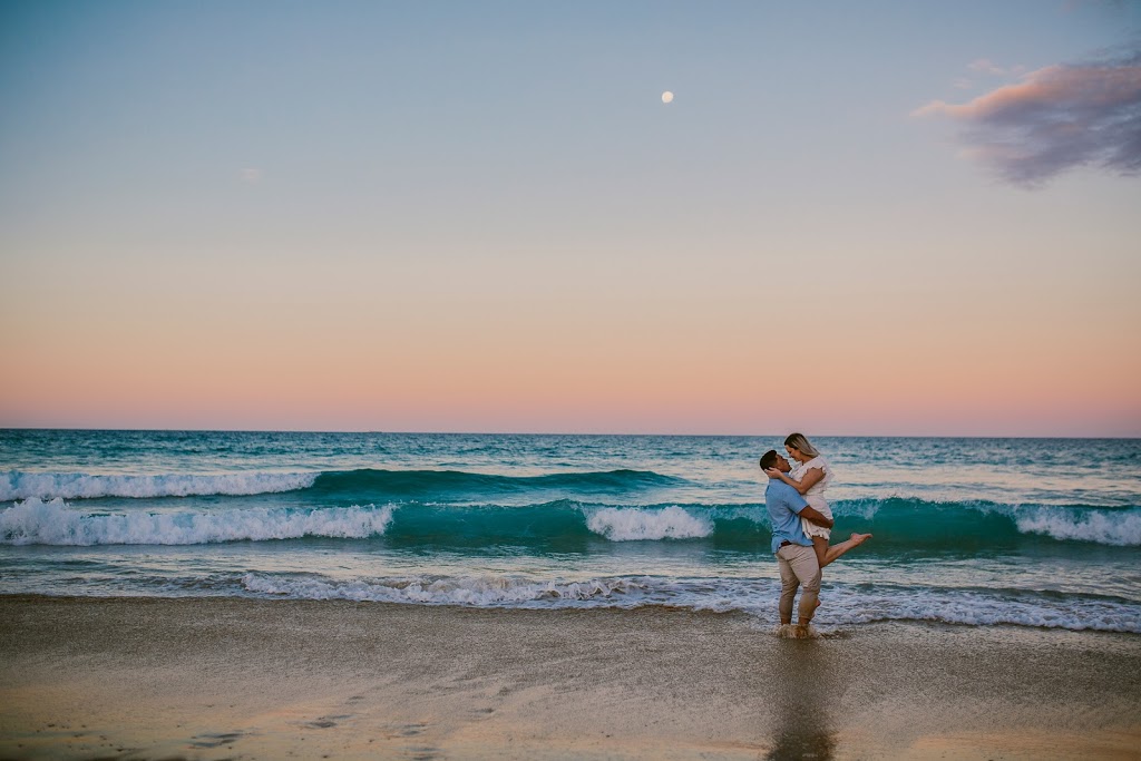 Christina Robyn Photography | 300 Bishop Rd, Beachmere QLD 4510, Australia | Phone: 0423 673 617