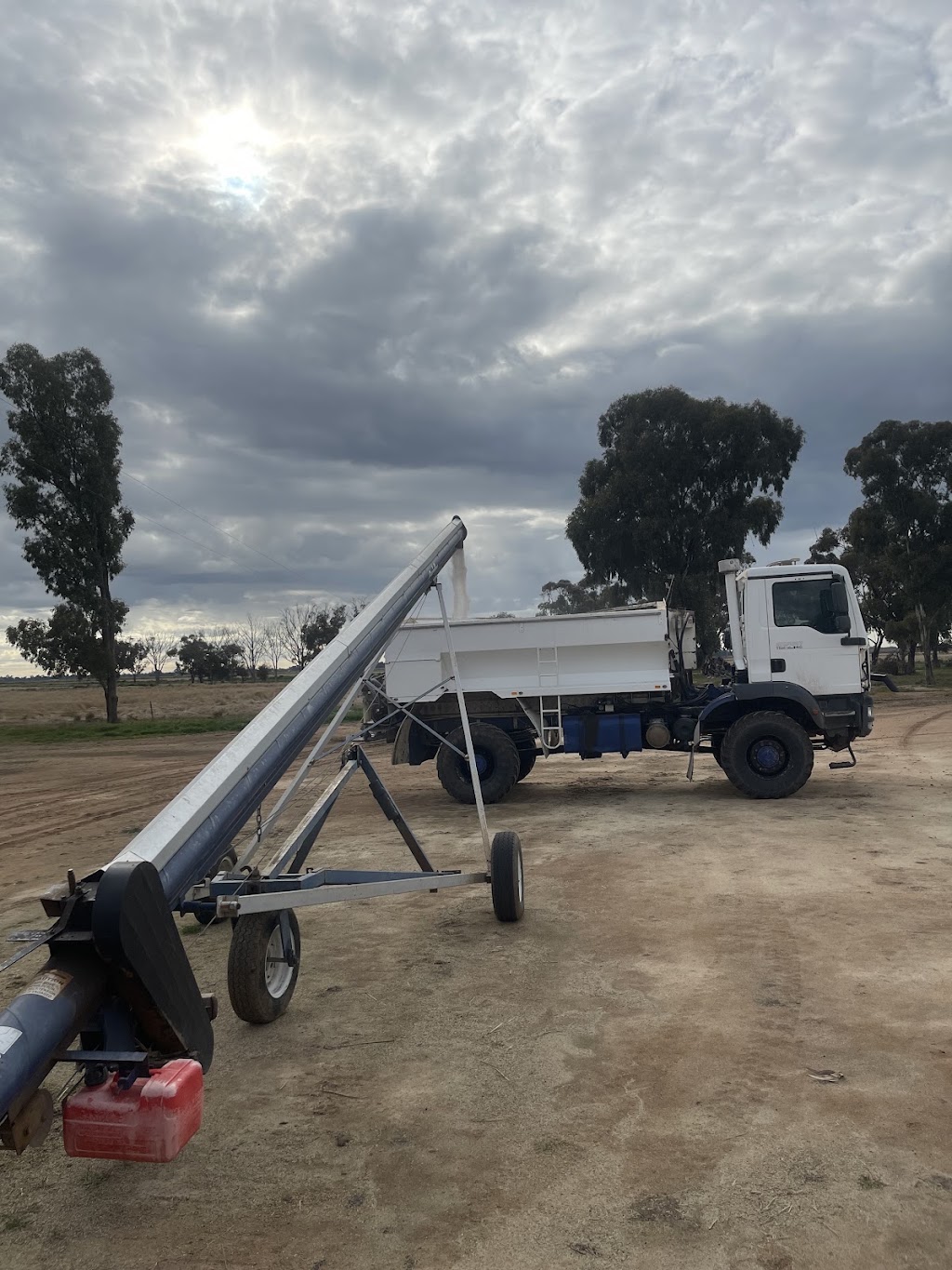 Lloyd spreading | 364 Hay Rd, Deniliquin NSW 2710, Australia | Phone: 0477 008 750