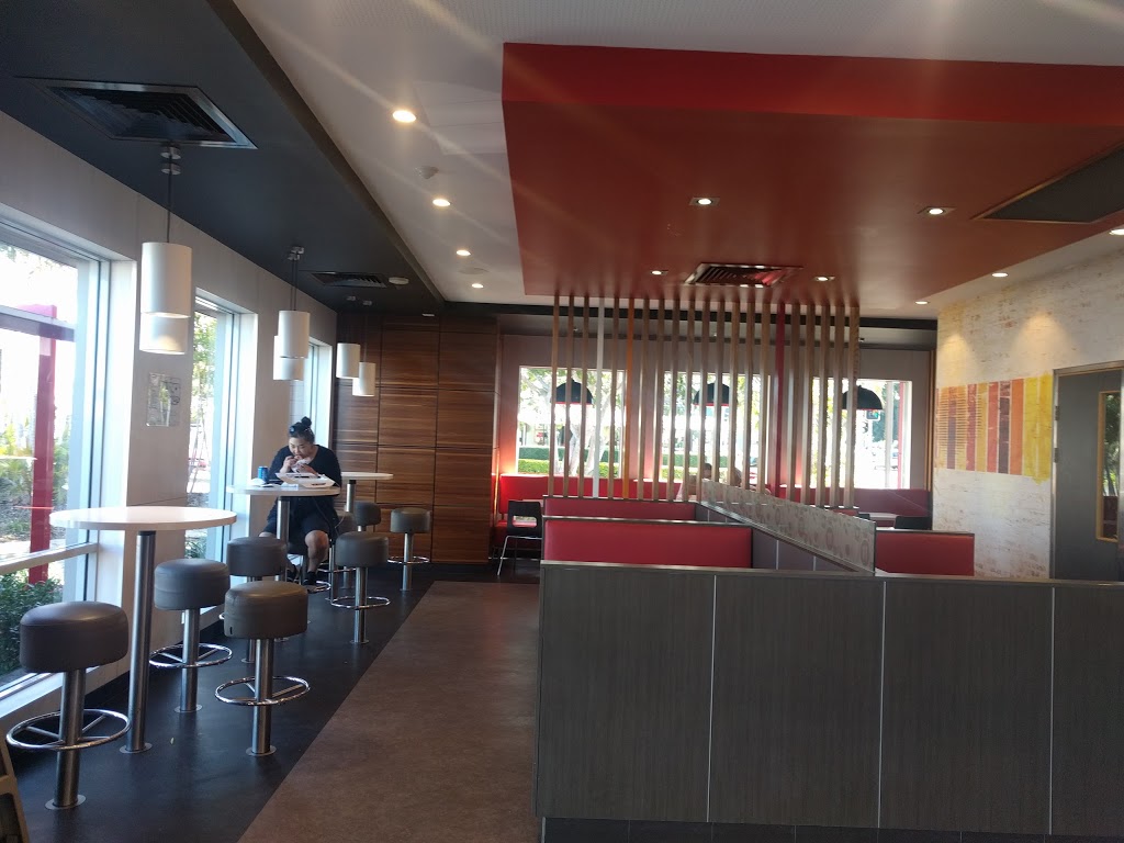 KFC Runaway Bay | meal takeaway | Runaway shopping centre, 151 Morala Ave, Runaway Bay QLD 4216, Australia | 0755371080 OR +61 7 5537 1080