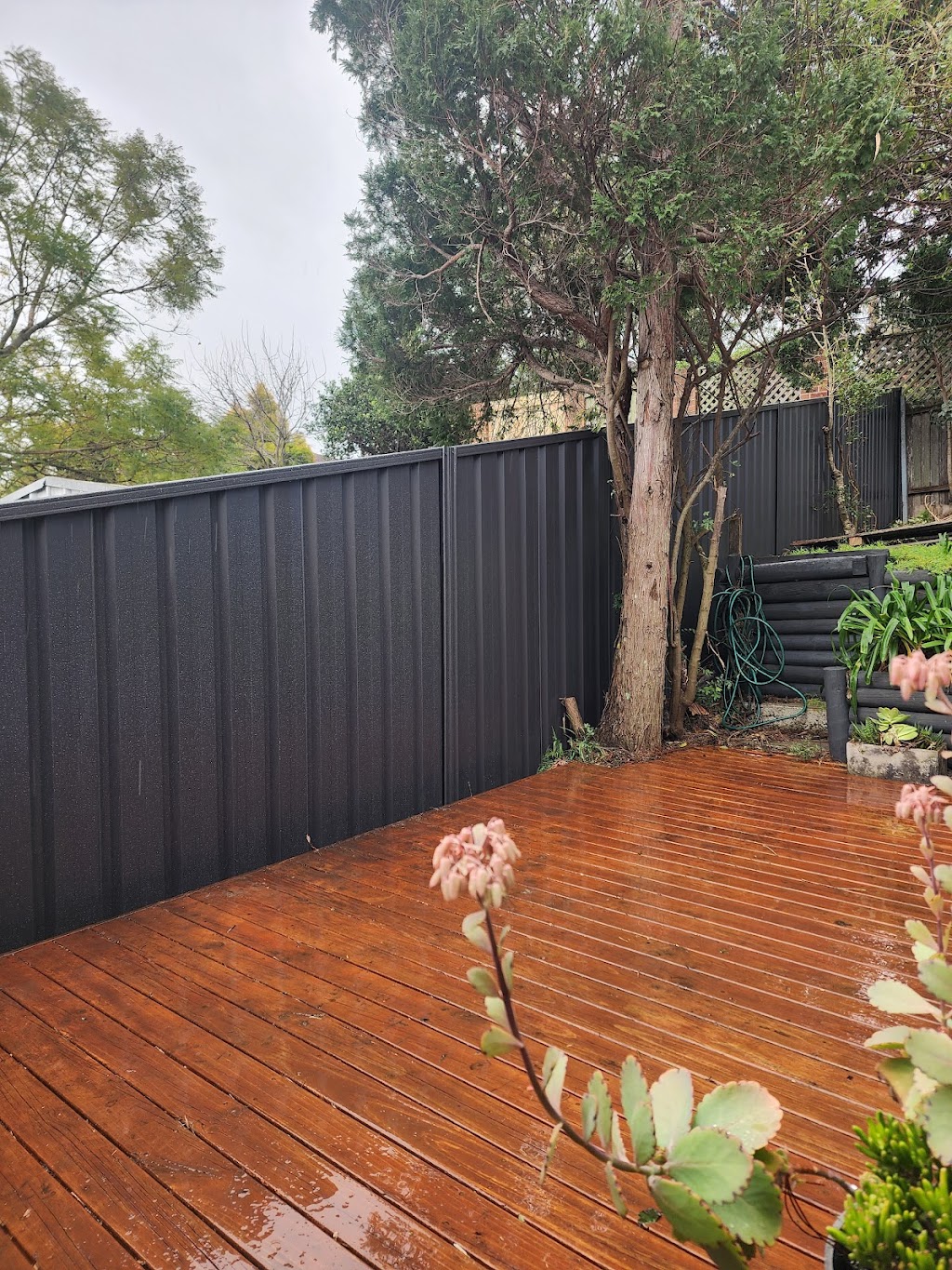 Mighty Fencing | 57 Bushranger Parade, Calderwood NSW 2527, Australia | Phone: 0401 044 638