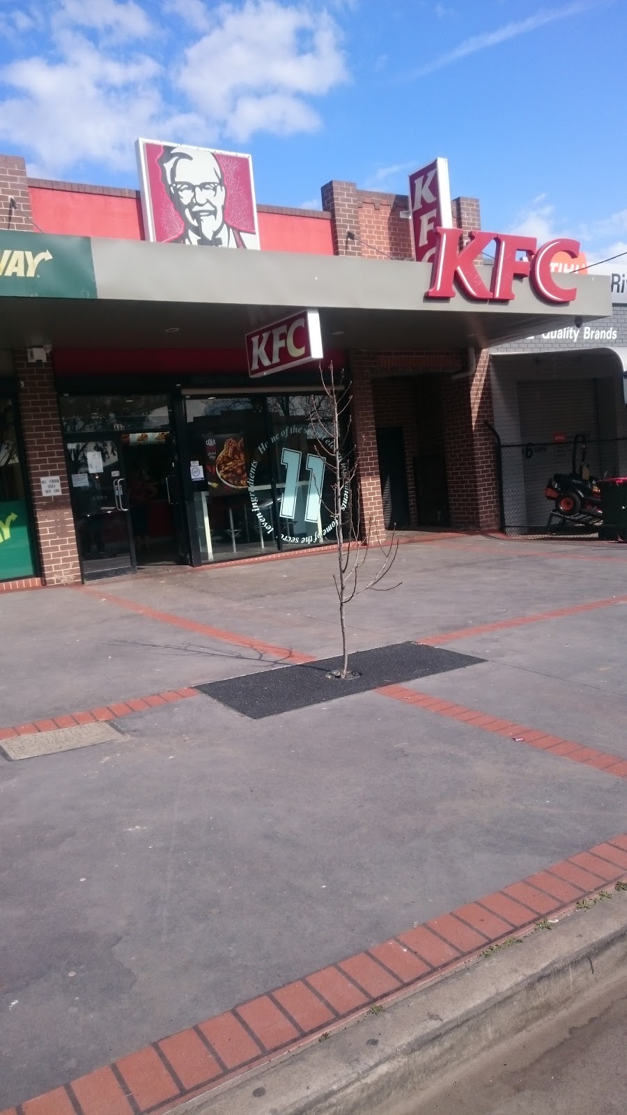 KFC Riverstone | 46 Garfield Rd E, Riverstone NSW 2765, Australia | Phone: (02) 9627 7105