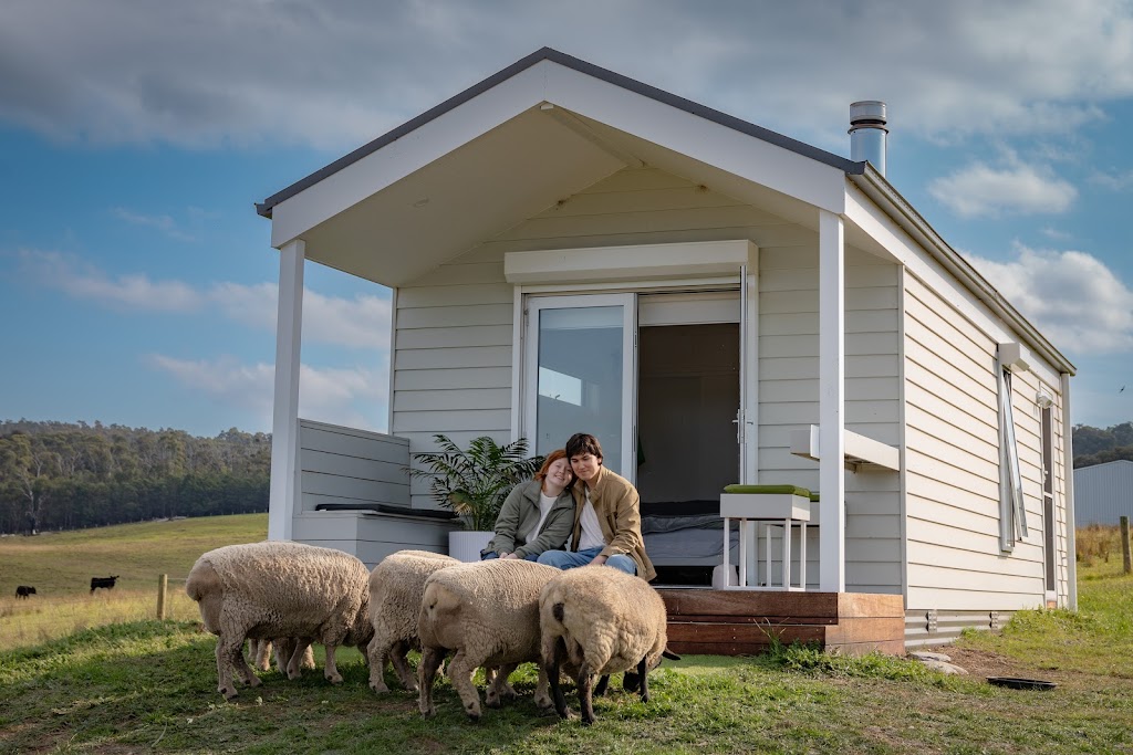 Banjos Cabin Gippsland B&B | 1177 Heyfield-Seaton Rd, Seaton VIC 3858, Australia | Phone: 0411 524 227