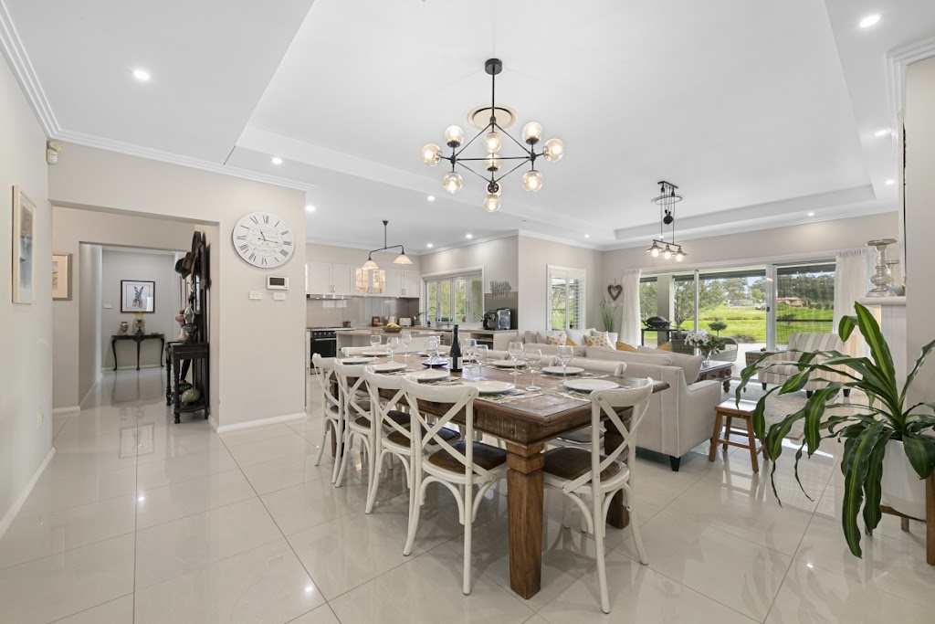 Mistletoe Lakehouse - Book Direct with Owner | 78 Mistletoe Ln, Pokolbin NSW 2320, Australia | Phone: 0488 881 100